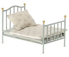 Load image into Gallery viewer, Vintage bed, mouse - mint