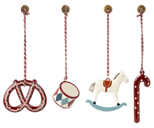 Load image into Gallery viewer, Peter’s Christmas metal ornament set