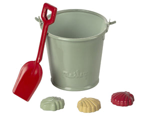 Beach set - shovel, bucket and shells